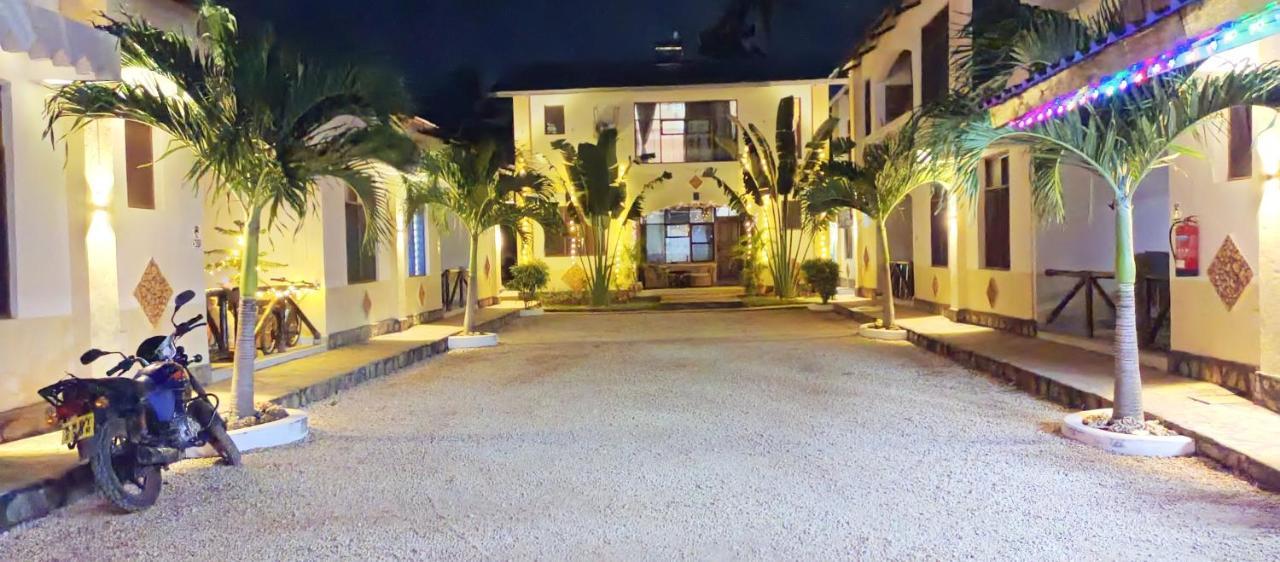 Simba Apartments Praia de Diani Exterior foto